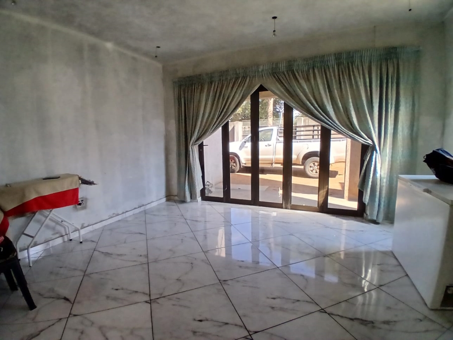 5 Bedroom Property for Sale in Oos Einde North West